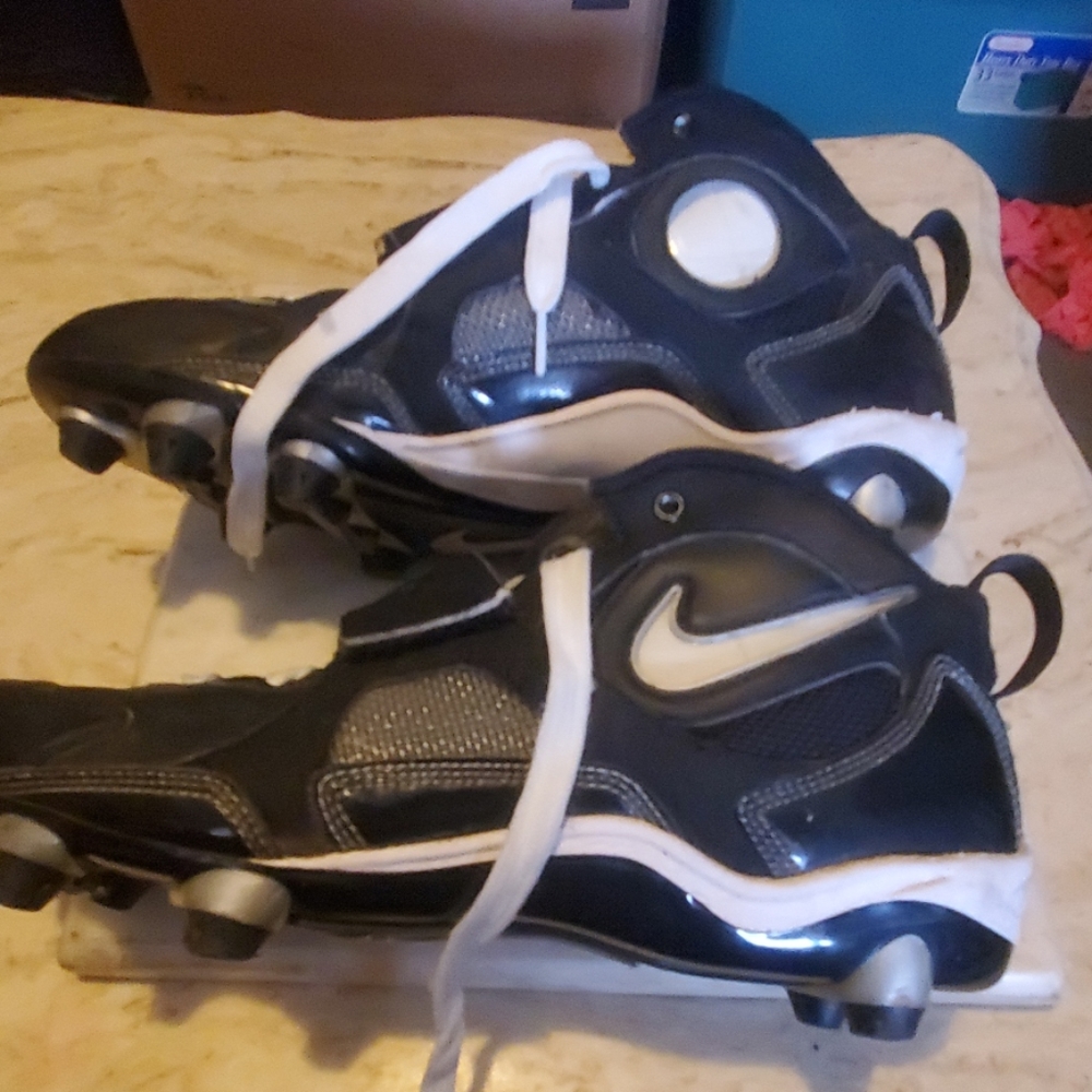 Nike cleats - Picture 8 of 8